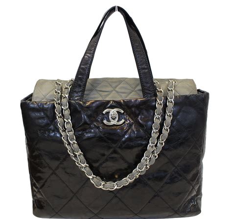 women Chanel tote